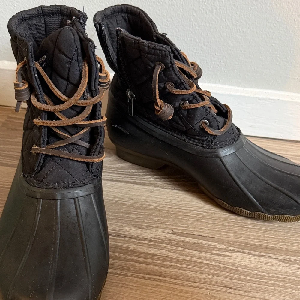 Sperry Black Quilted Rain Boots with Brown Laces Size 6